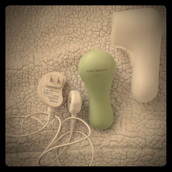 Clarisonic Mia-Bonus with $100 Purchase! - Picture 1 of 2